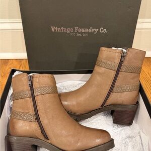 NEW Vintage Foundry Co Women’s Madison Chelsea Boots Taupe size 6.5